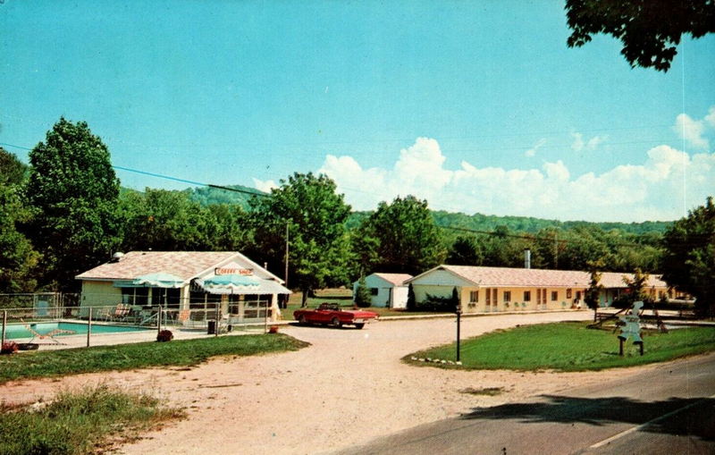 The Foothills Cafe & Motel (Foot Hills Motel) - Vintage Motel